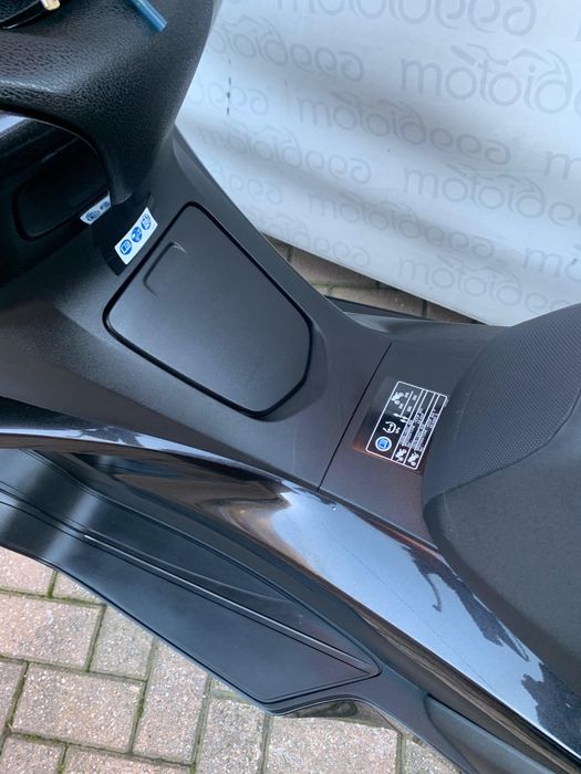 Motoideea vinde  HONDA SWT Silverwing  400  2014 ABS Rate Garantie