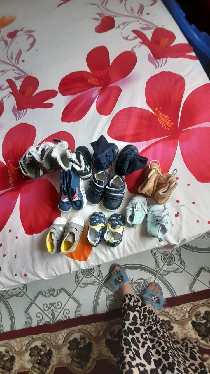 Vând încălțăminte de bebe