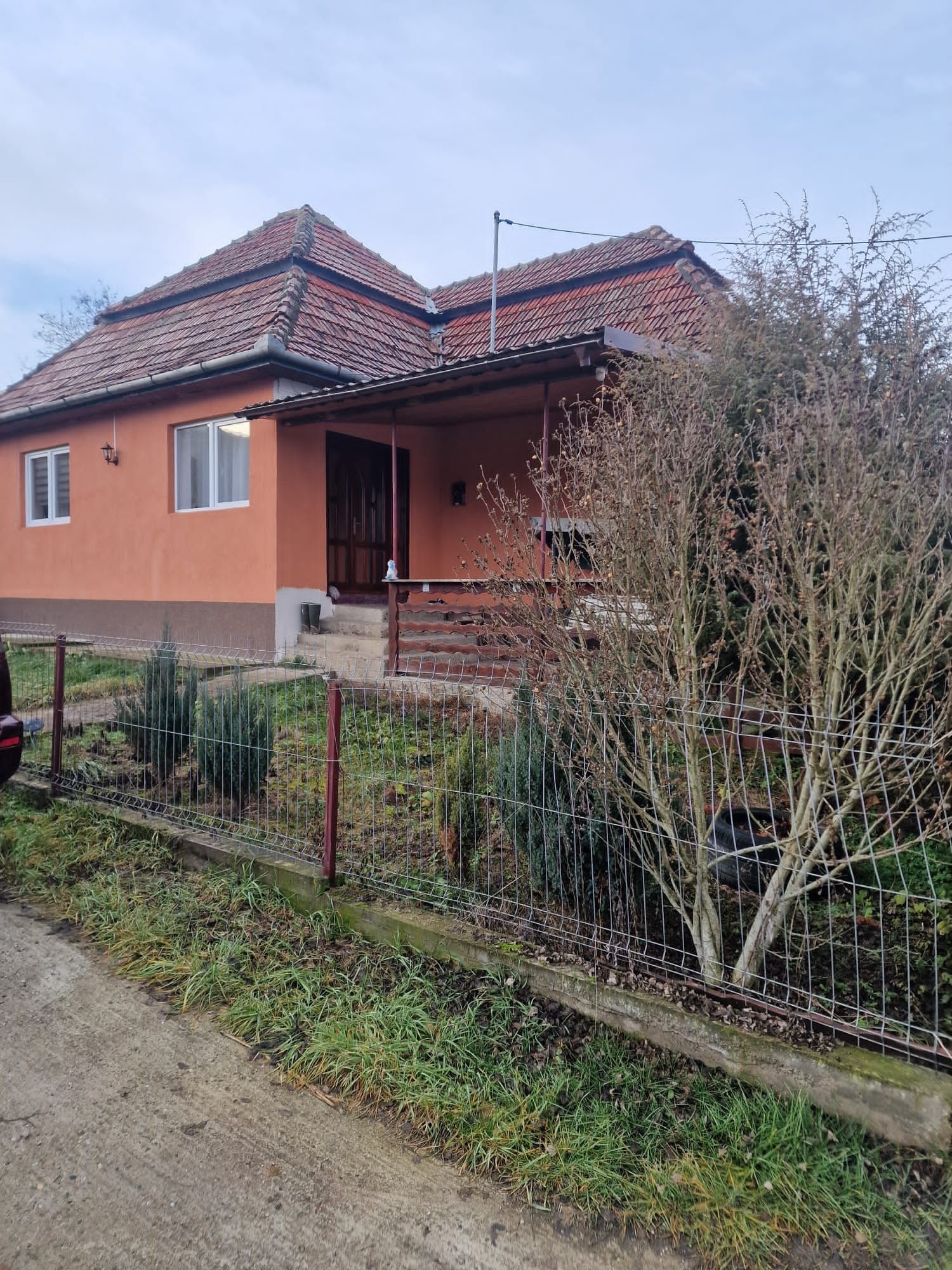 Casă de vânzare cu utilități