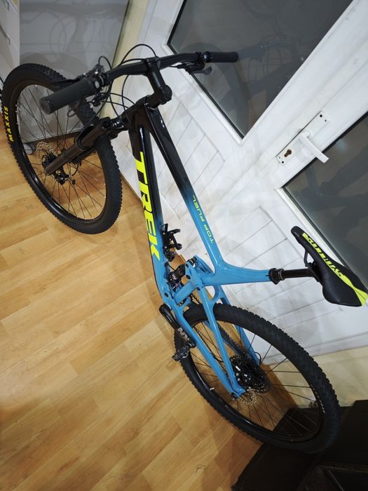 Bicicleta full suspension carbon Trek Top Fuel 29