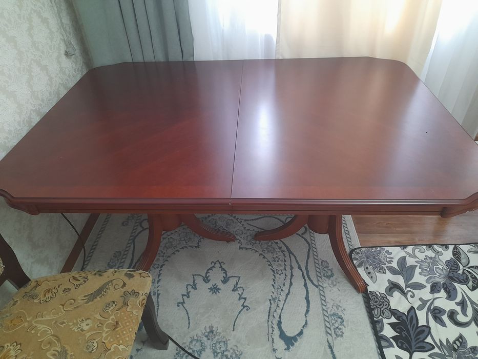 Продам малайзийский гостиный стол с стульями