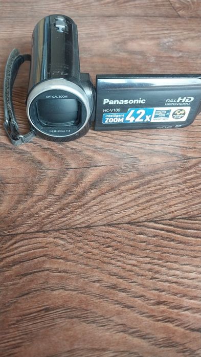 Panasonic  HC V 100