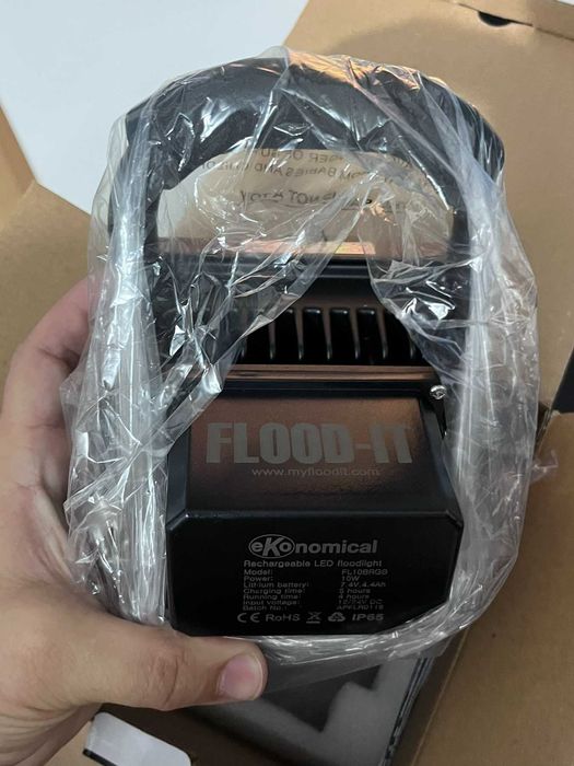 FLOOD-IT Pro лампа безжична 10W 700+ lumens 5500-6000K 7,4V 4.4Ah