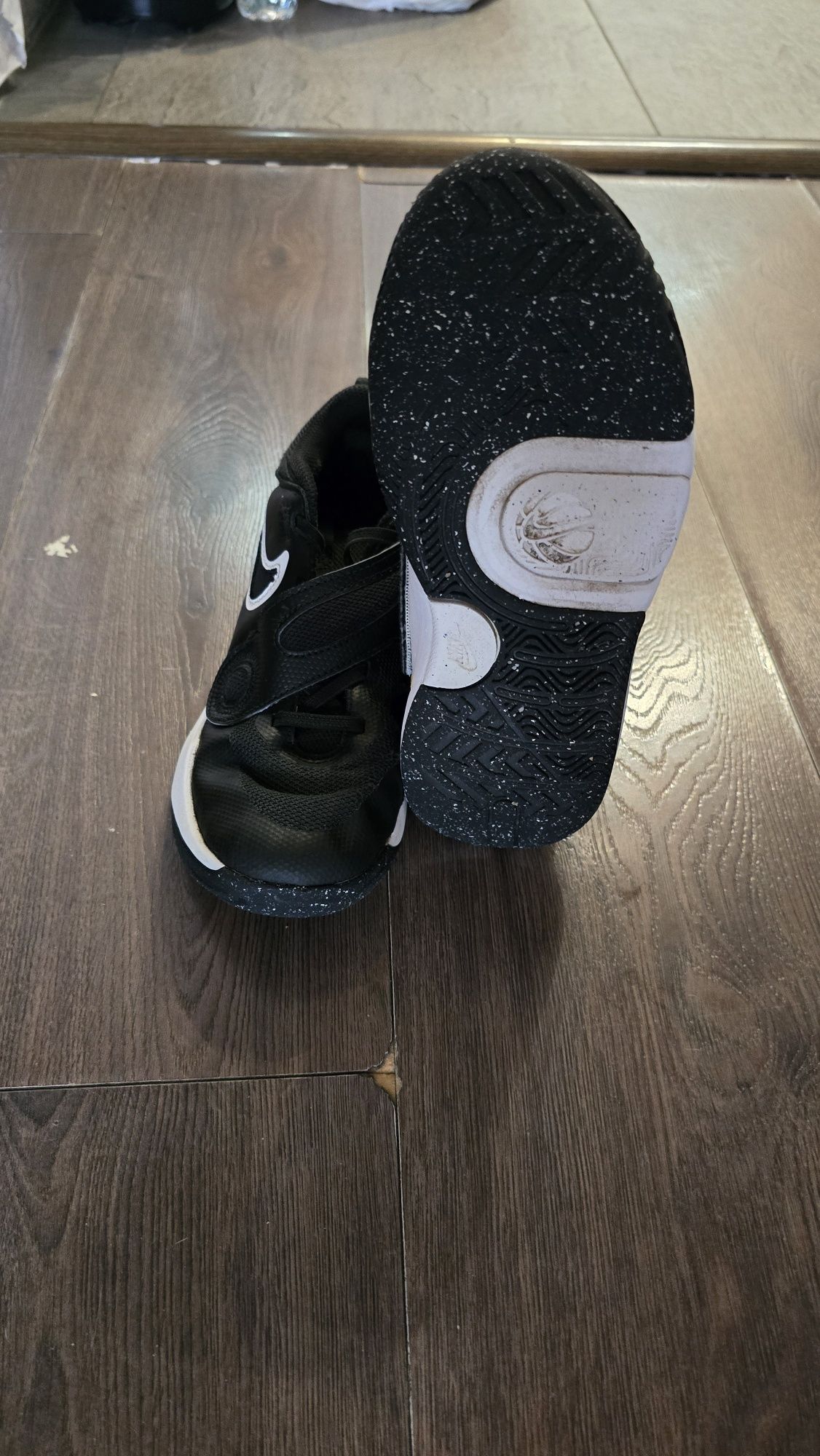 Продавам детски маратонки Nike