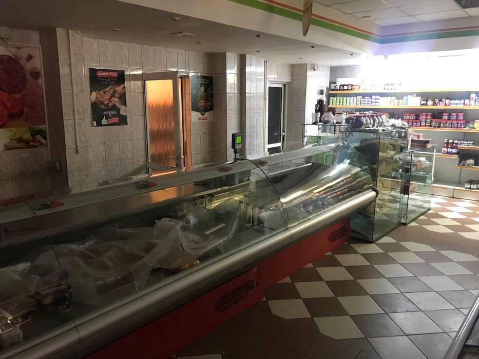 vand spatiu comercial(inchiriez) BACAU,CALEA REPUBLICII 31