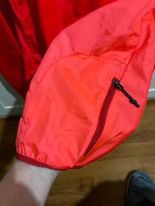 Спортно тънко шушляково яке в отлично състояние