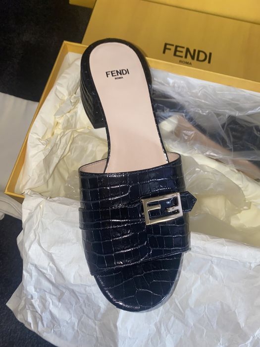 Продавам оригинални чехли на марката Fendi