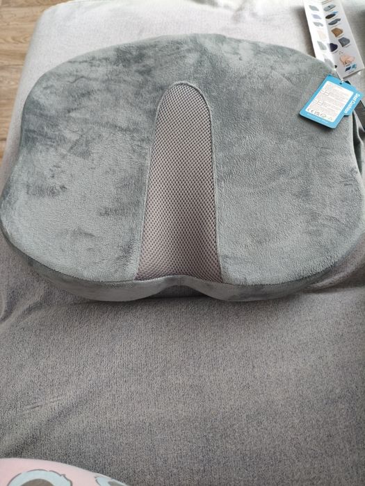Perna ergonomic din spumă cu memorie pentru scaun – gri