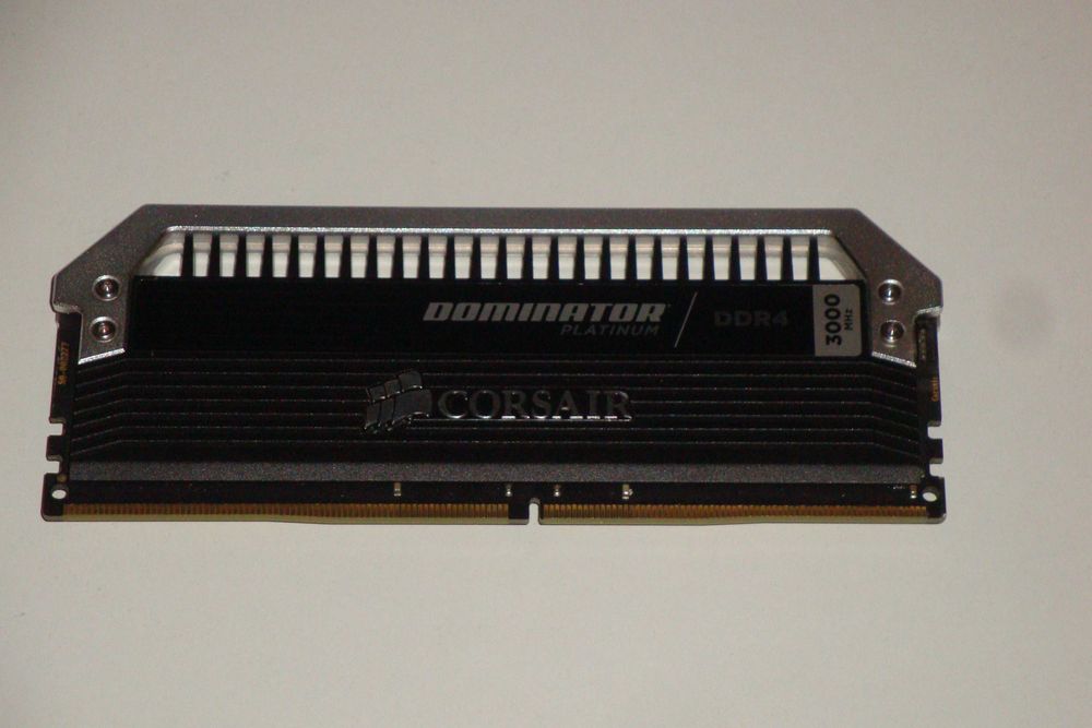 Memorie ram Corsair Dominator Platinum DDR4 3000 Mhz 8GB