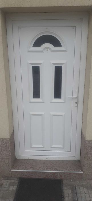 Входна PVC врата