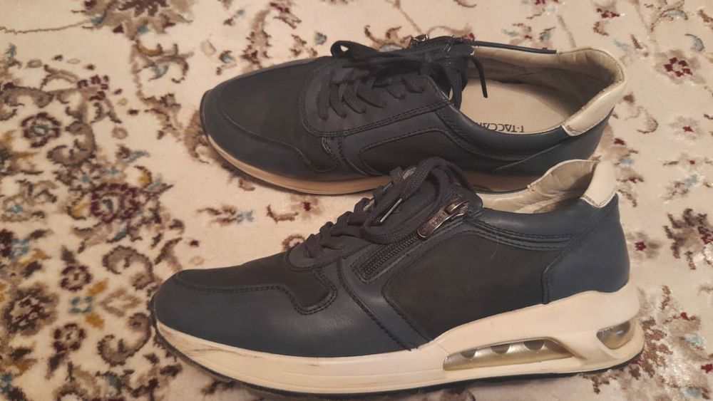 Женские кроссовки 41 разм.