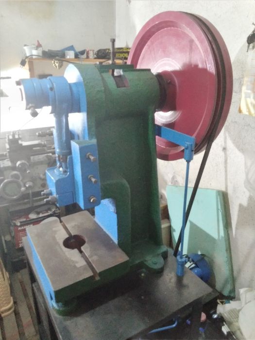 Продавам ексцентрик преса 25 тона