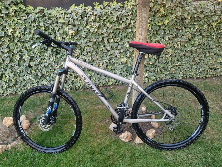 Vând bicicleta Specialized