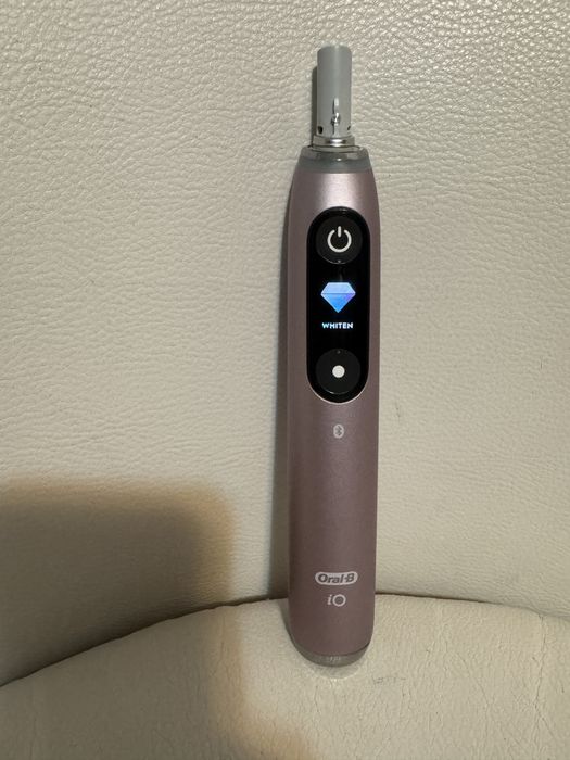 Periuta Oral B io9 Roz