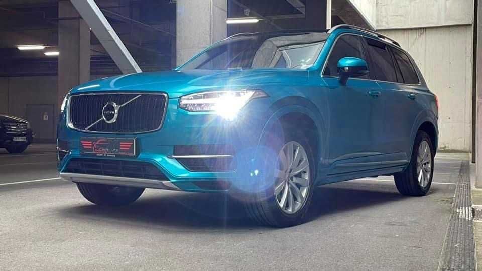 VOLVO XC90 D5 2017, 7местен, синьо фолио, отдолу черна боя в оригинал