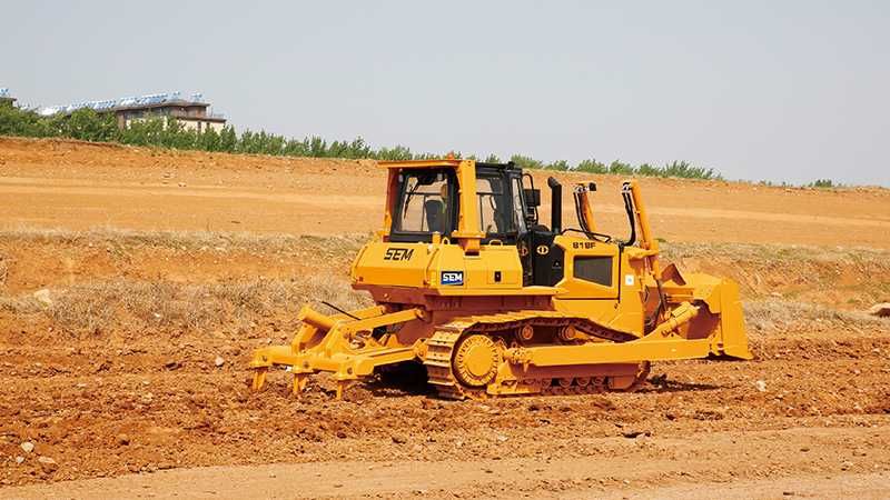 Zanjirli buldozer SEM818F