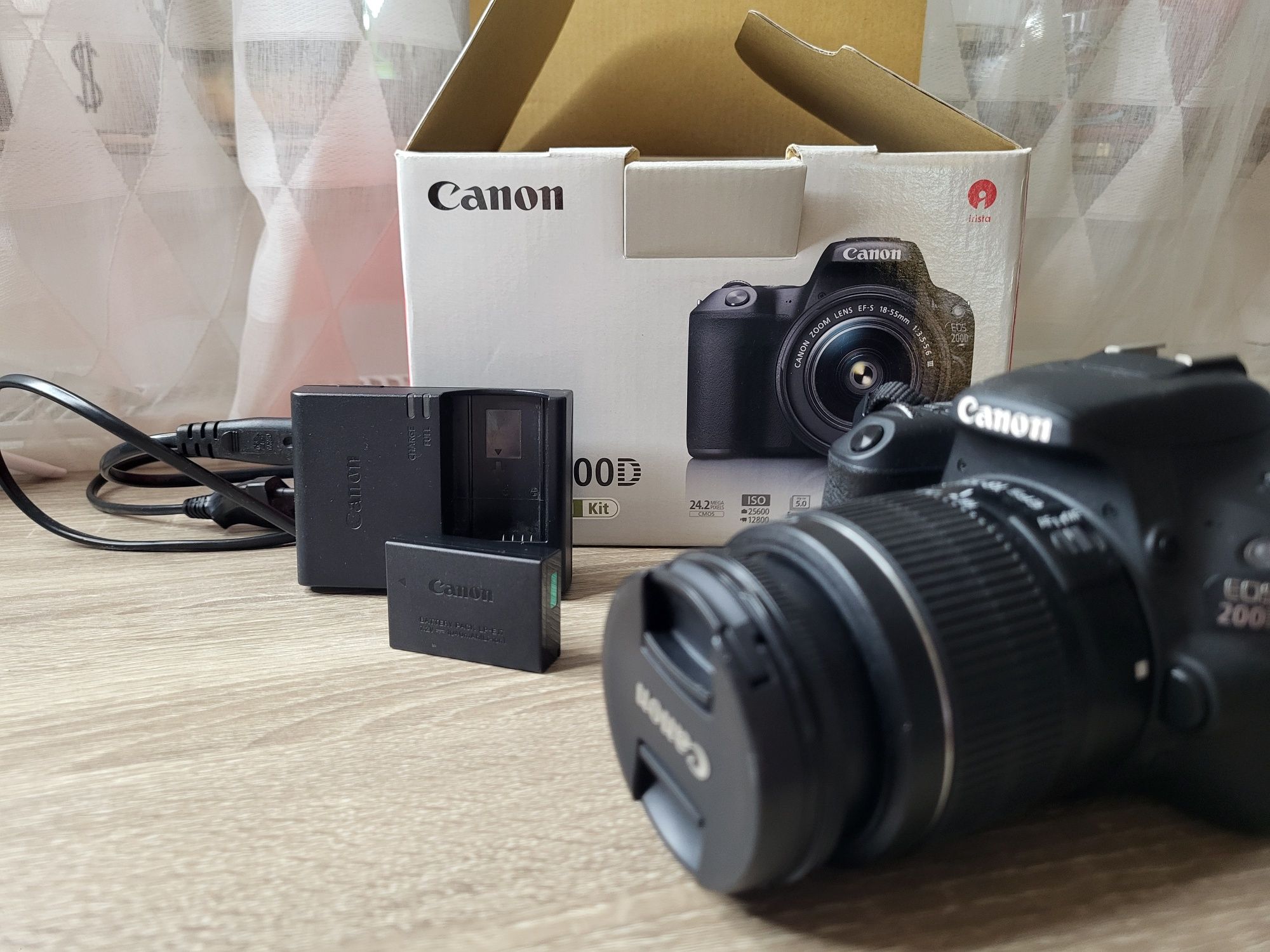 Canon 200D Aparat Foto DSLR 24.2MP CMOS Kit cu Obiectiv EF-S 18-55mm f