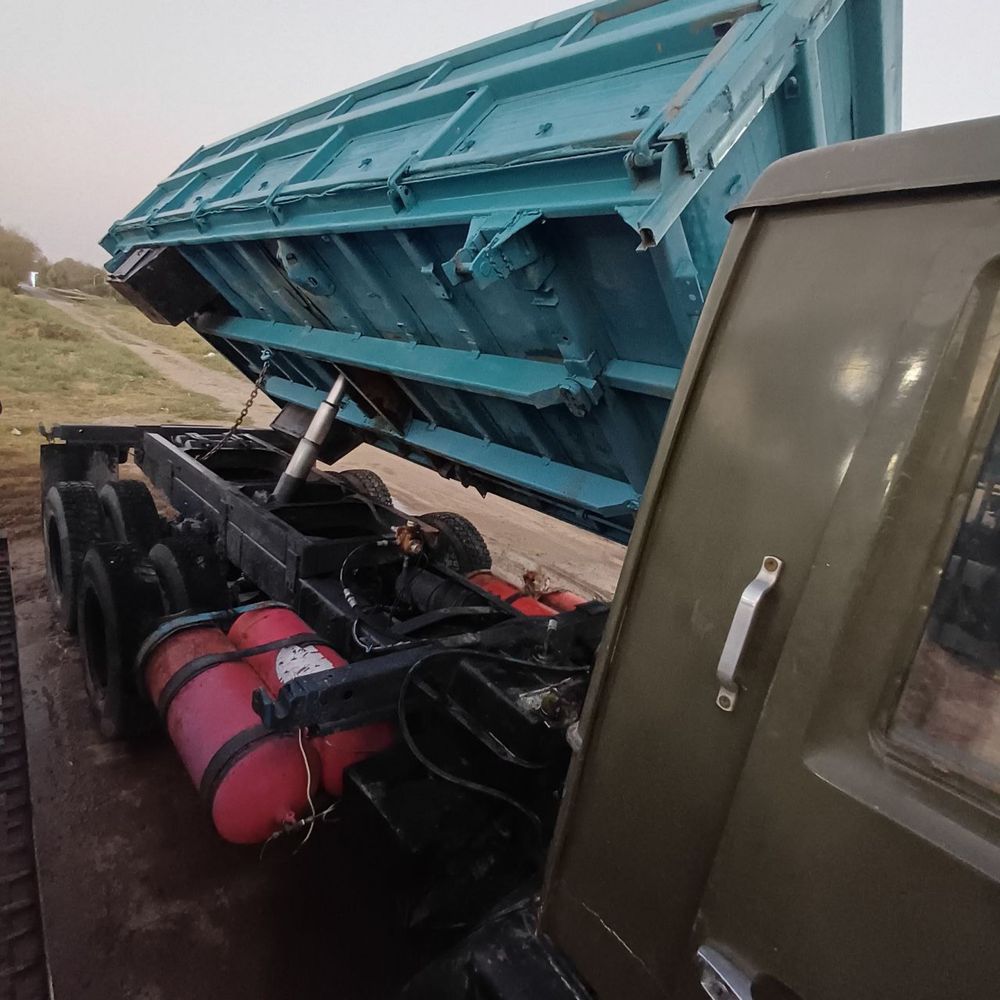Kamaz srochni sotiladi