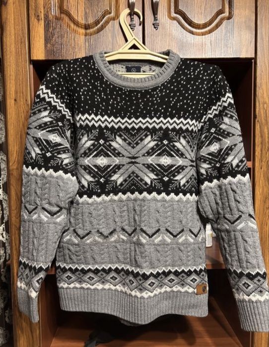 Мужской свитер продам