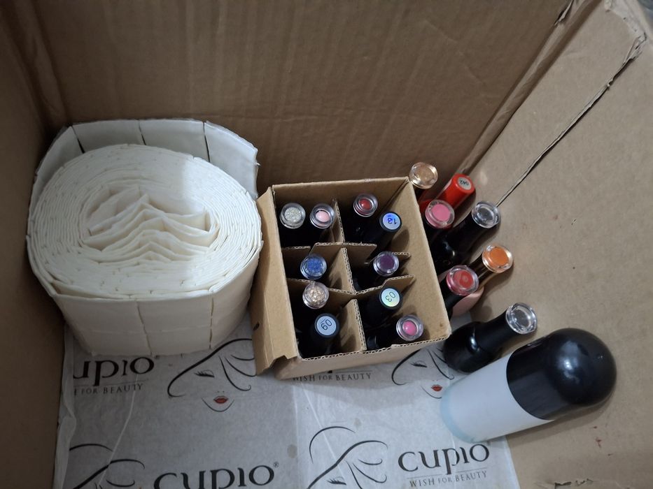 Vând aparat de de unghii semipermanentă