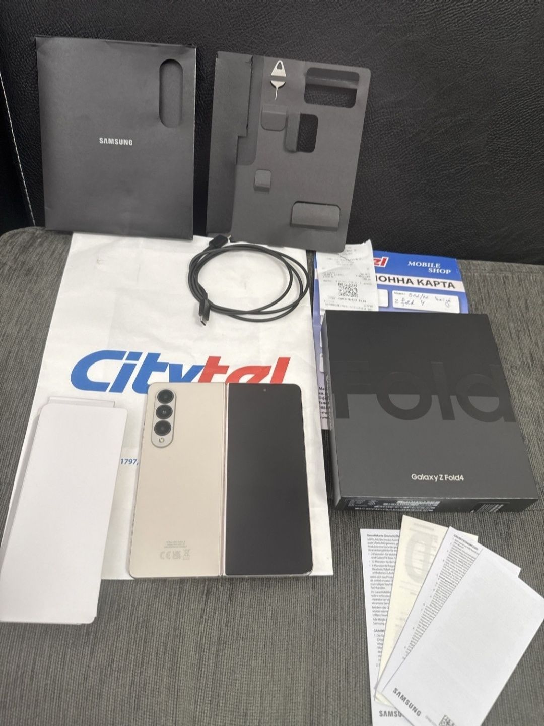 КАТО НОВ 512GB Samsung Z Fold 4 CityTel Гаранция 2024г. Beige