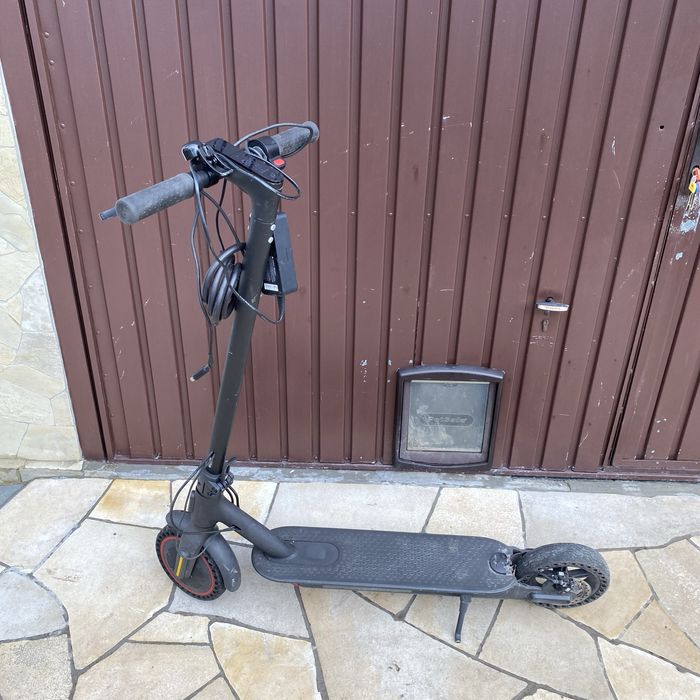 vând trotinetă electrică xiaomi