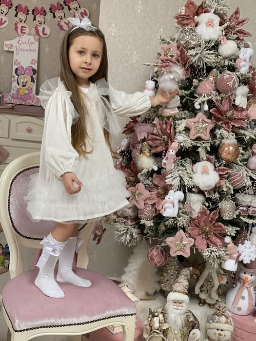 Rochiță din catifea albă, cu luminite