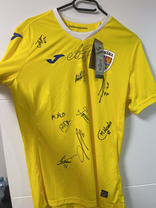 Tricouri echipa nationala de fotbal a Romanie cu autografe jucatorilor