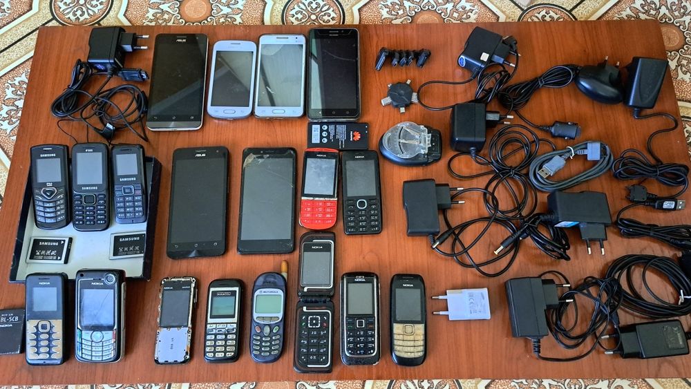 Сотовые телефоны