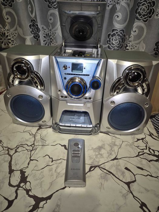 Mini sistem Audio Majestic CD, RADIO, CASETA. 5W x 5W