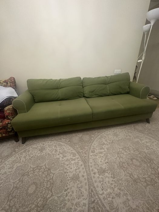 Диван и кресло.