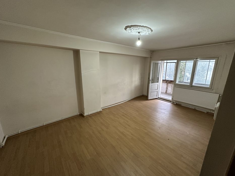 Apartamen 2 camere etajul 3 din 8 ultra central strada Stefan cel Mare