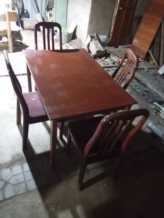 Полированный стол и 4 стула, Сото советских времён цена за всё