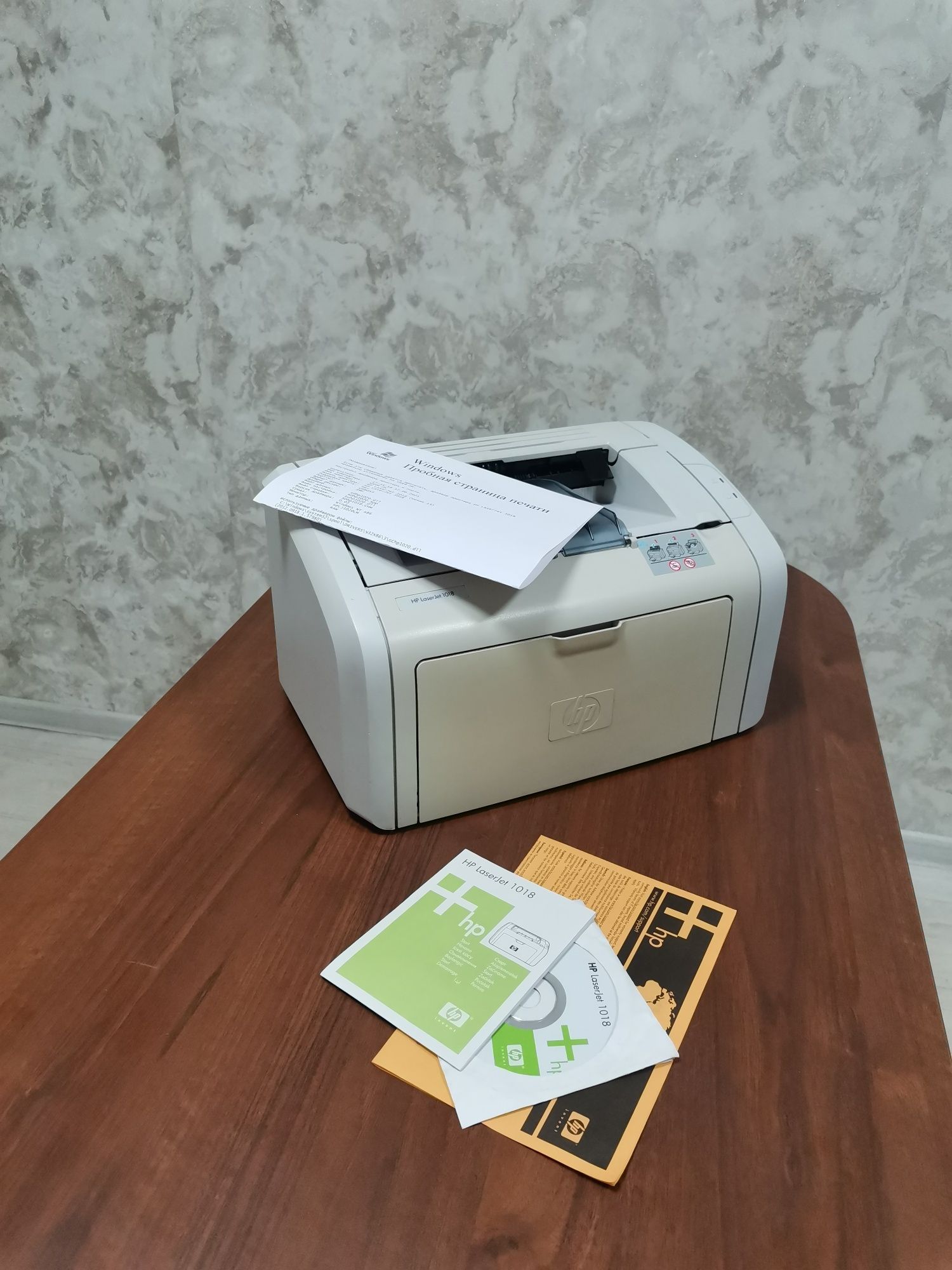 Принтер лазерный hp 1018 в идеалльном состоянии