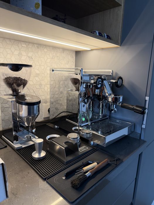 Pachet premium Rocket Espresso Milano + rasnita cafea