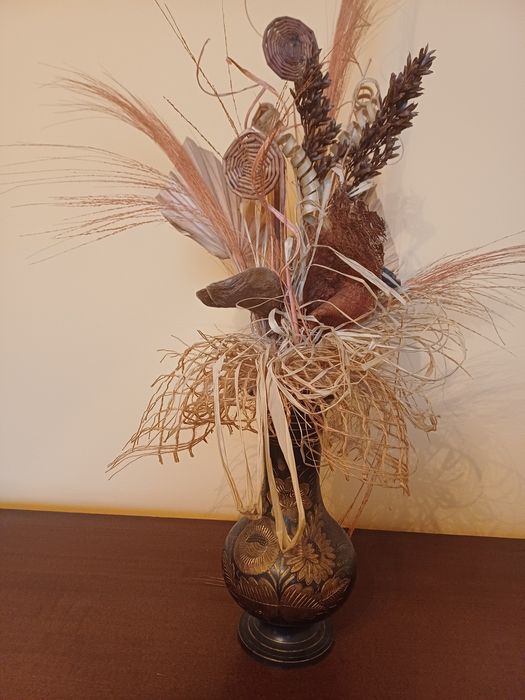 вази за цветя.         .