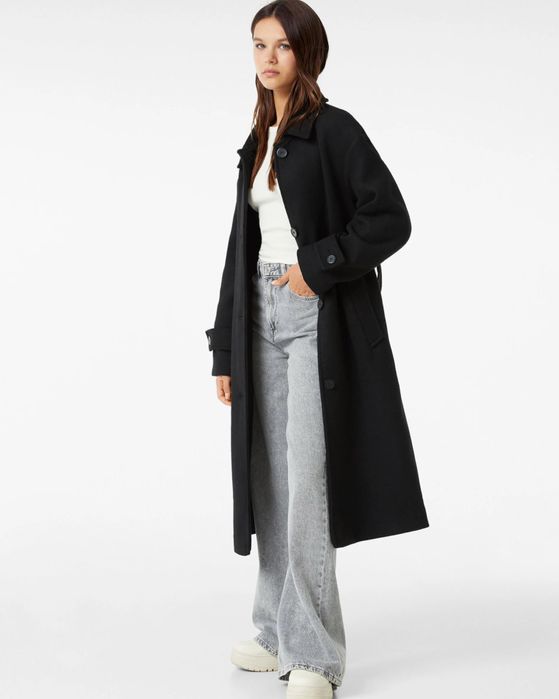 Bershka черно палто XS-S