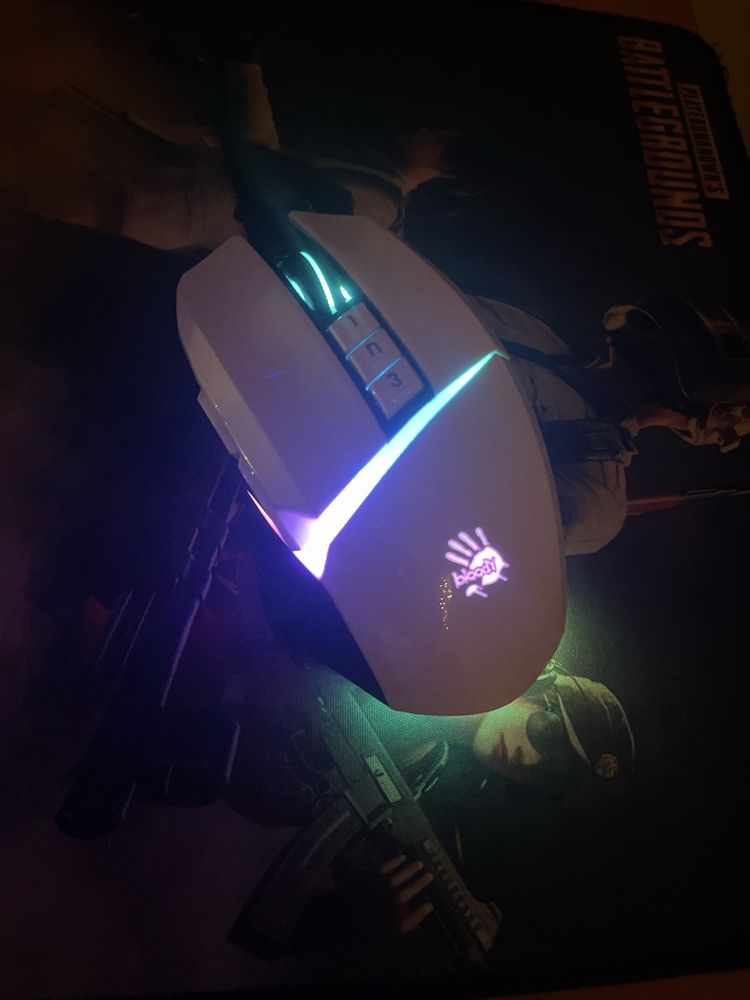 Профессиональная Мышь компьютерная bloody белая с RGB подцветкой