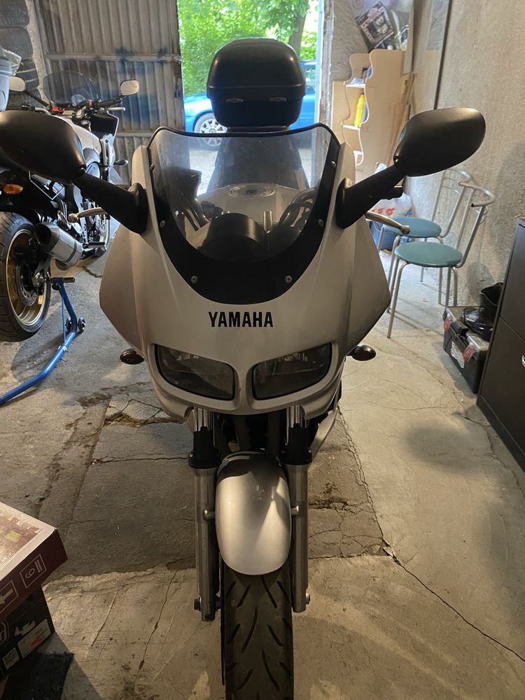 Мотоциклет Yamaha fazer 600