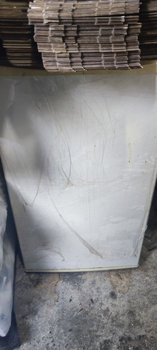 Продам срочно холодильник в не рабочем состояния