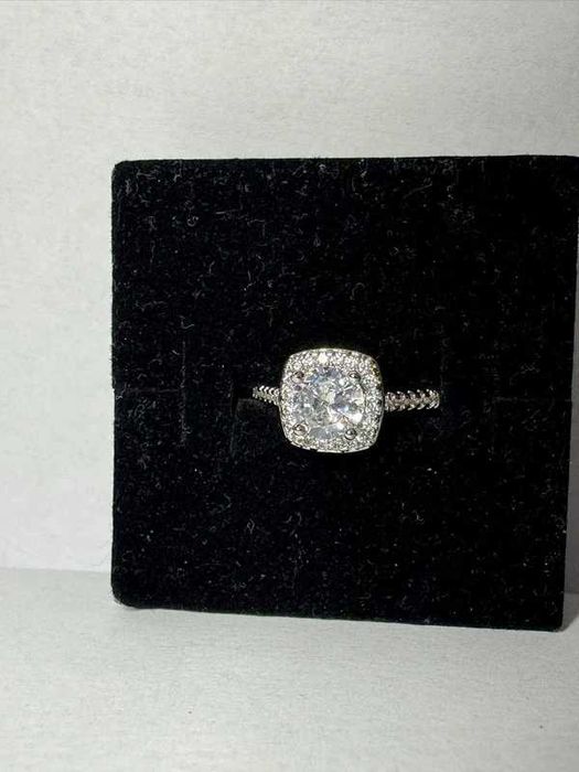 Vand inel de argint cu piatra