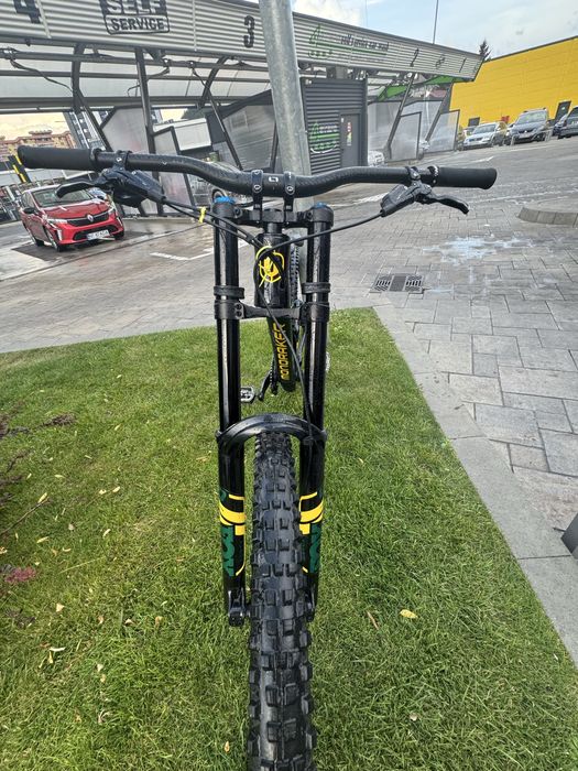 vand bicicleta downhill mondraker summum r 2022