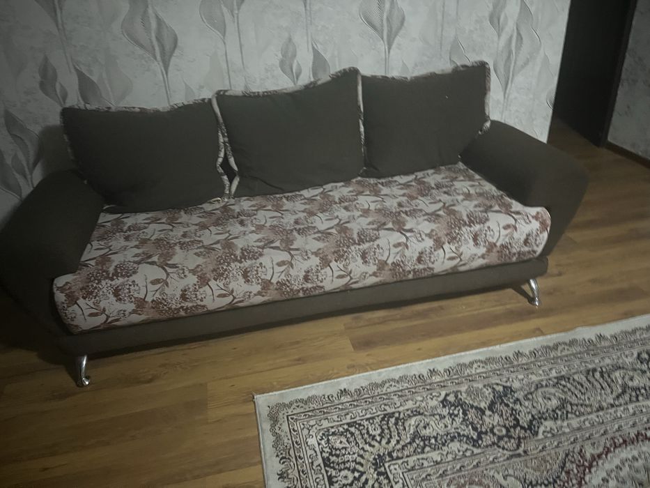 Продам 2 дивана раскладные с подушками