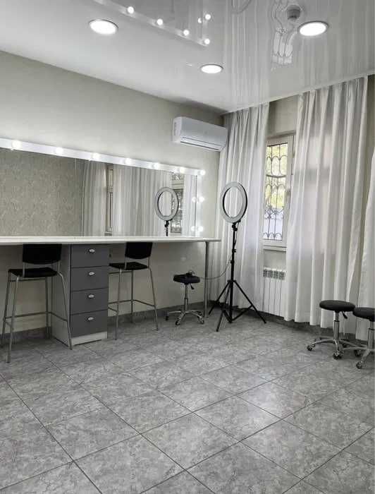 Салон красоты офис ул.Бабура Якк.РОВД 1-этаж 113 м² евроремонт 2-линия