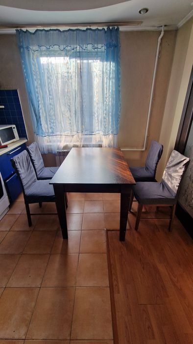 Кухонный стол и стулья