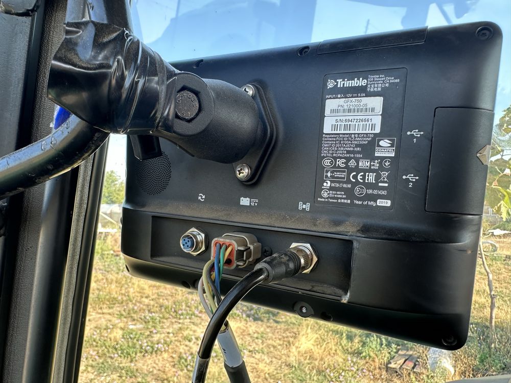 Продавам GPS навигация за трактор Trimble GFX-750 + Antenna NAV-900