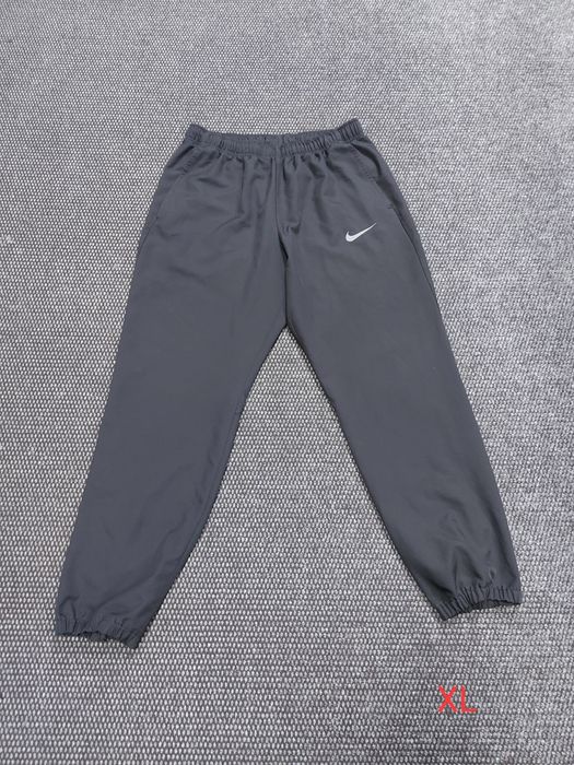 Nike XL микрофибер анцуг мъжки