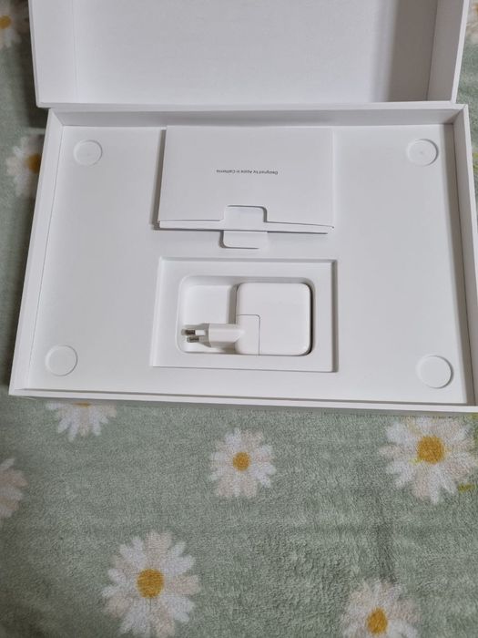 Macbook Air M1 spacegray 13 dyum 8GB/256GB full box sotiladi