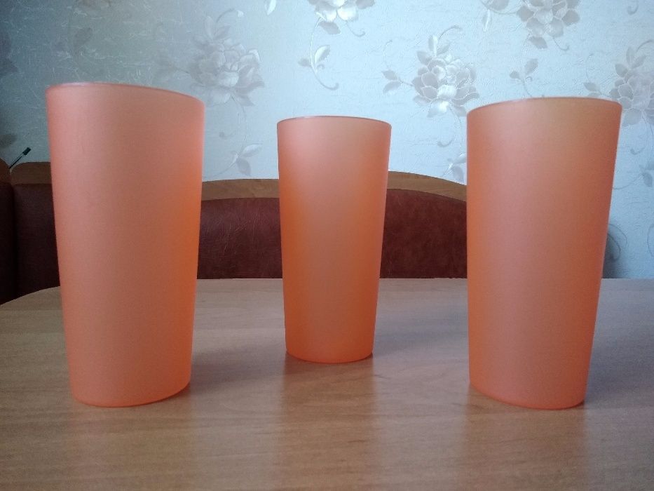 Набор пластмассовых  стаканов
