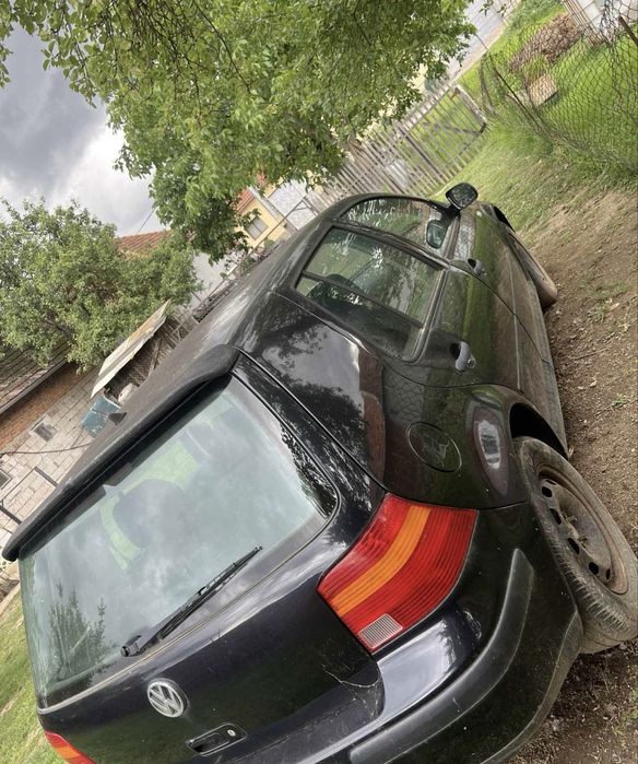VW Golf 4 – 1.6 16V – pentru piese sau reparații